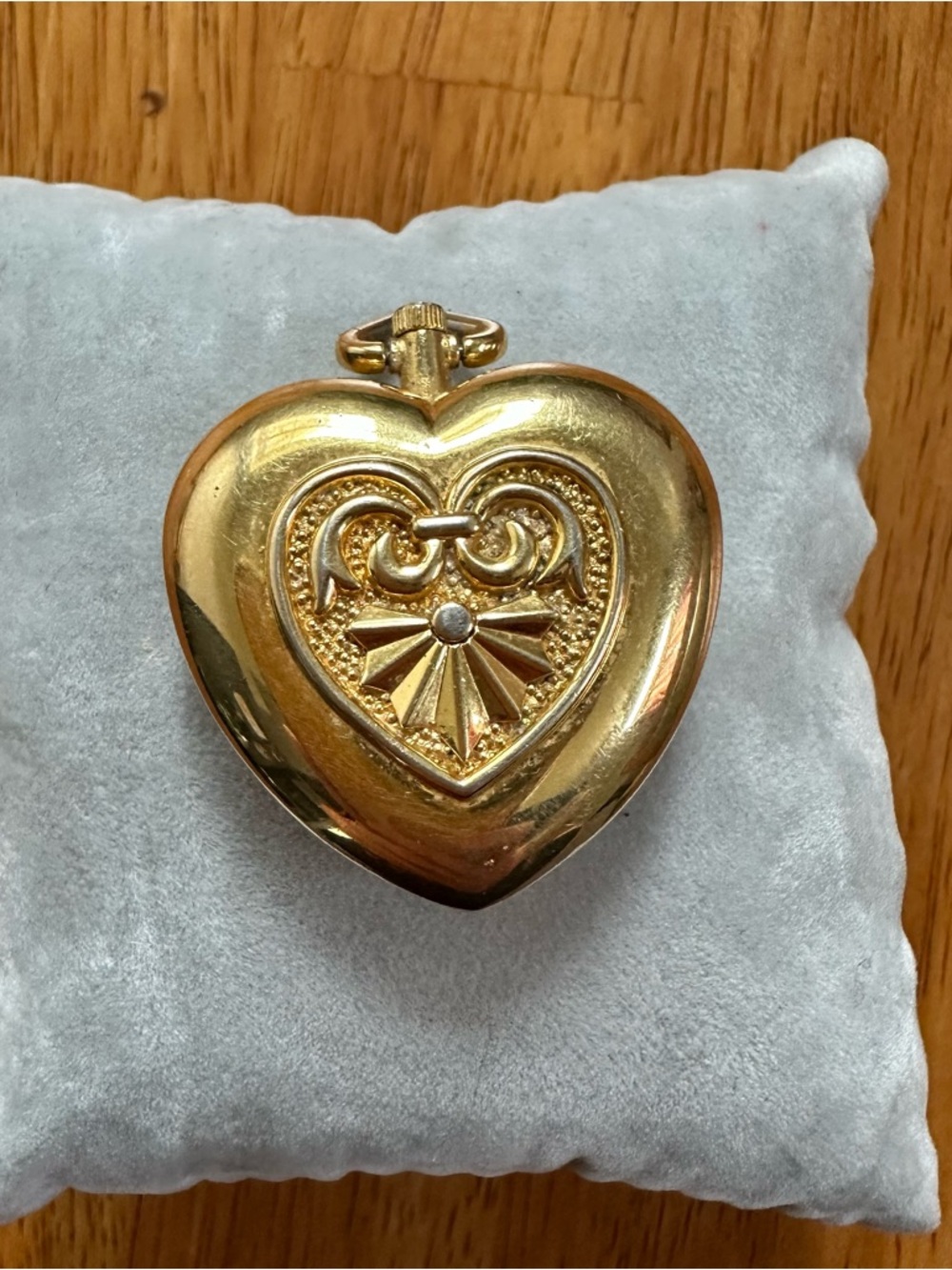 VTG Heart Pendant Quartz Movement Japan Watch Gold Tone AVON needs battery - Picture 3 of 4